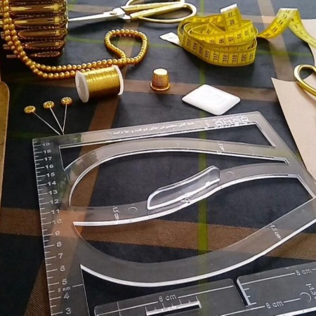 خط کش جادکمه و جای دوخت